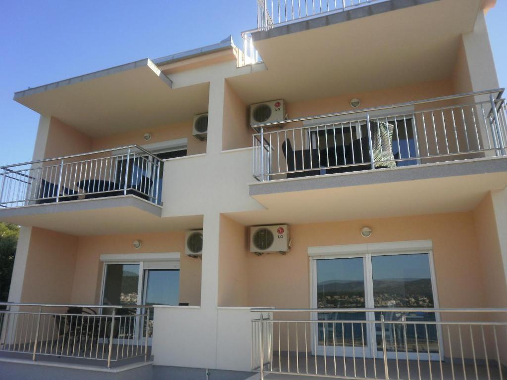 Apartments Kelic Traù Esterno foto